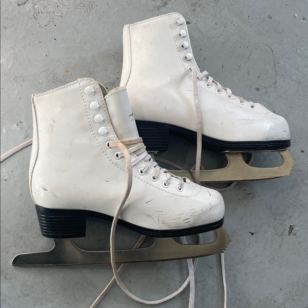 American Athletic Ice Skates